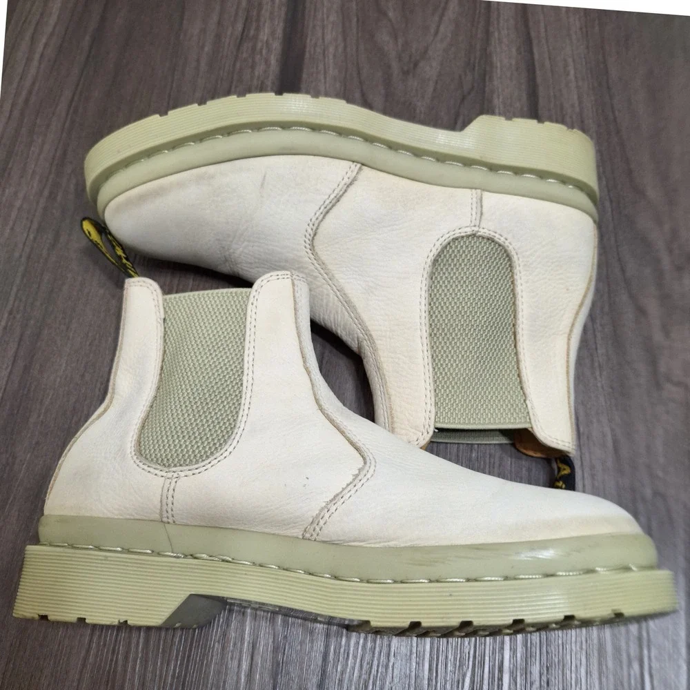 Dr. Martens Chelsea Boots Mens 9 Beige Parchment Leather Pull On Boots 26860292